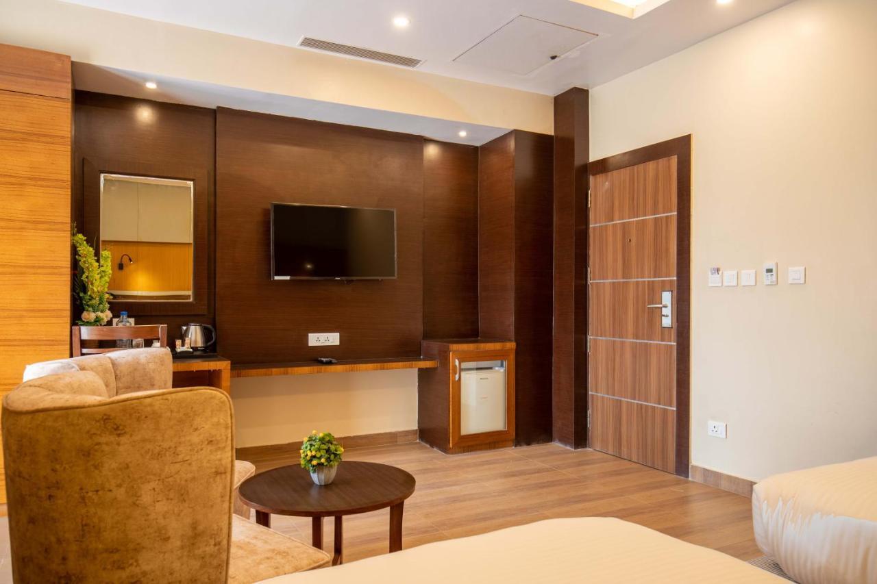 Hotel Palm International Butwal Eksteriør billede