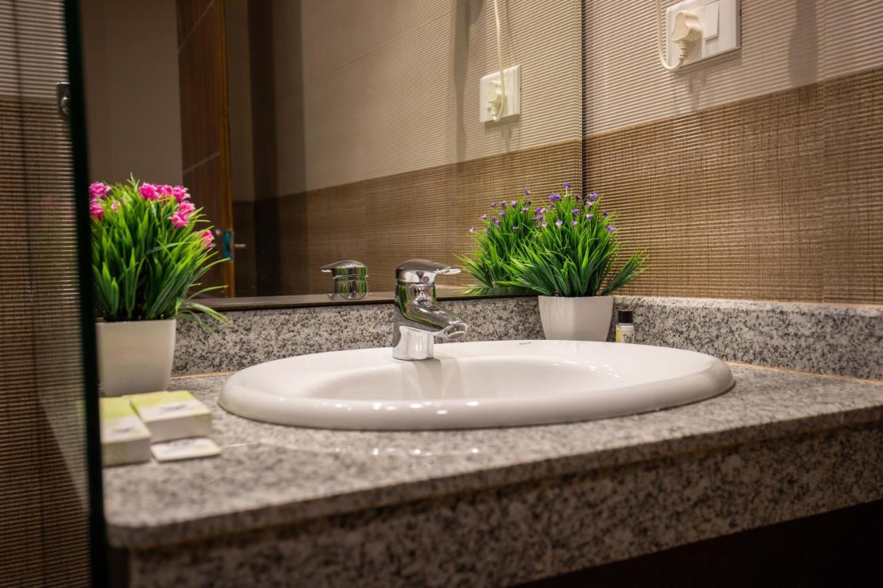 Hotel Palm International Butwal Eksteriør billede